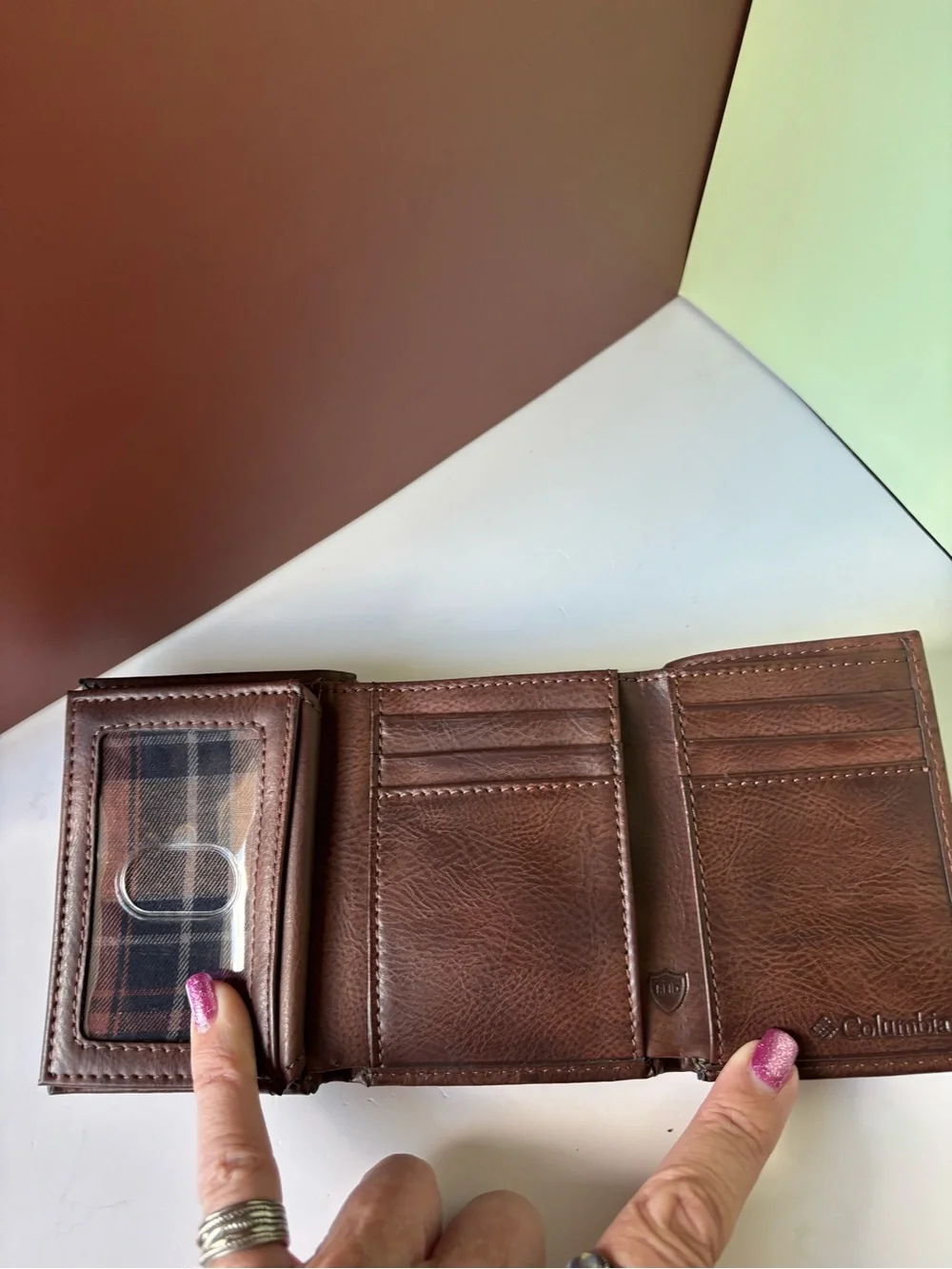 COLUMBIA Men’s Brown Leather Tri-Fold Wallet